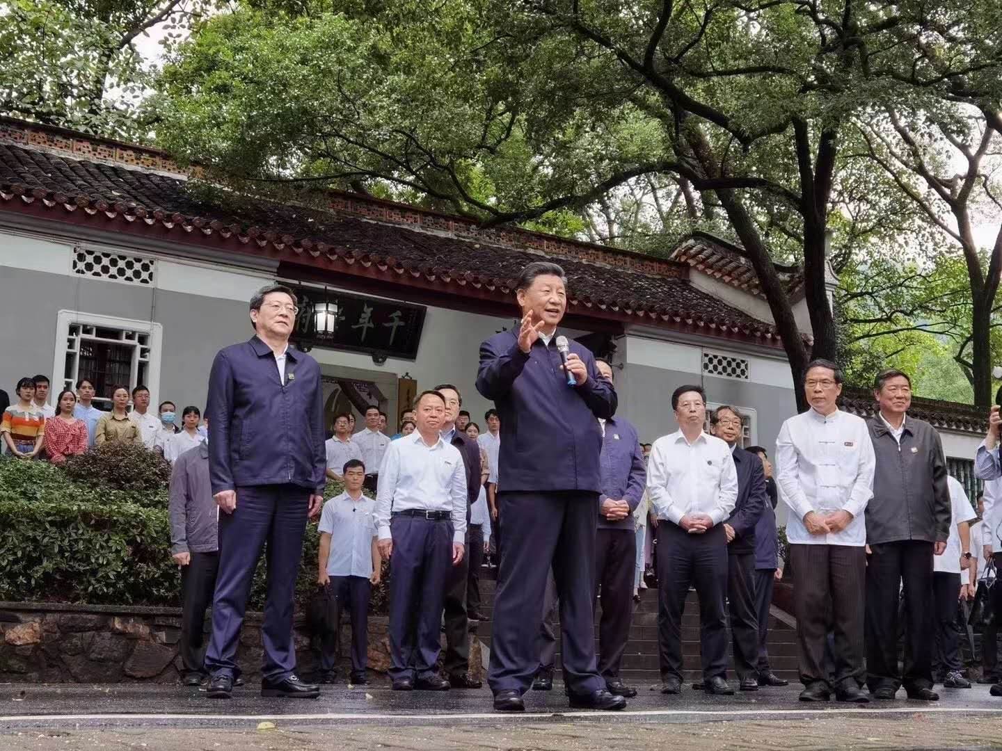 習主席走進岳麓書院.jpg